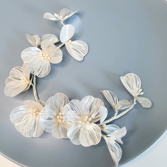 Gold pedal flower Bridal large headpiece hairpiece main image 6